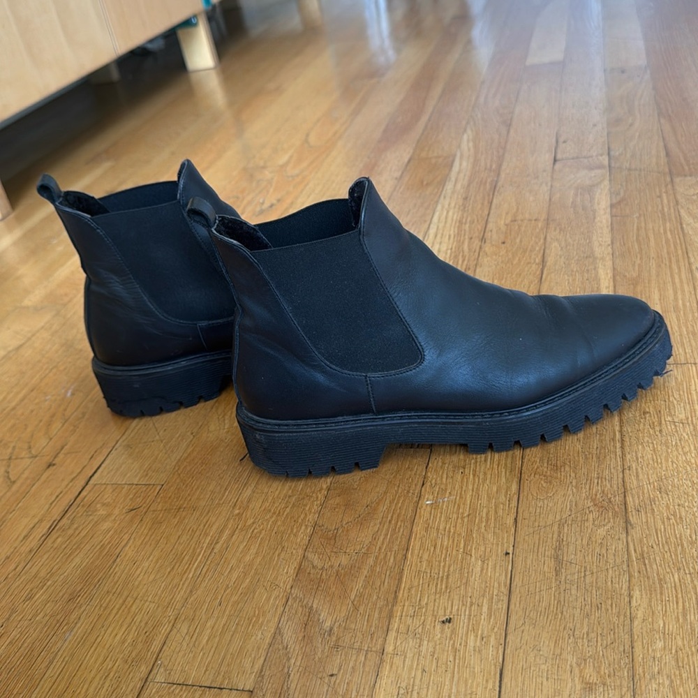 Freda Salvador Black Leather Ankle Boots Size 7.5 Shearling Lined